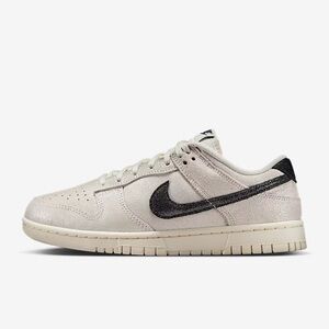 Nike SE Dunks in White - Glitter